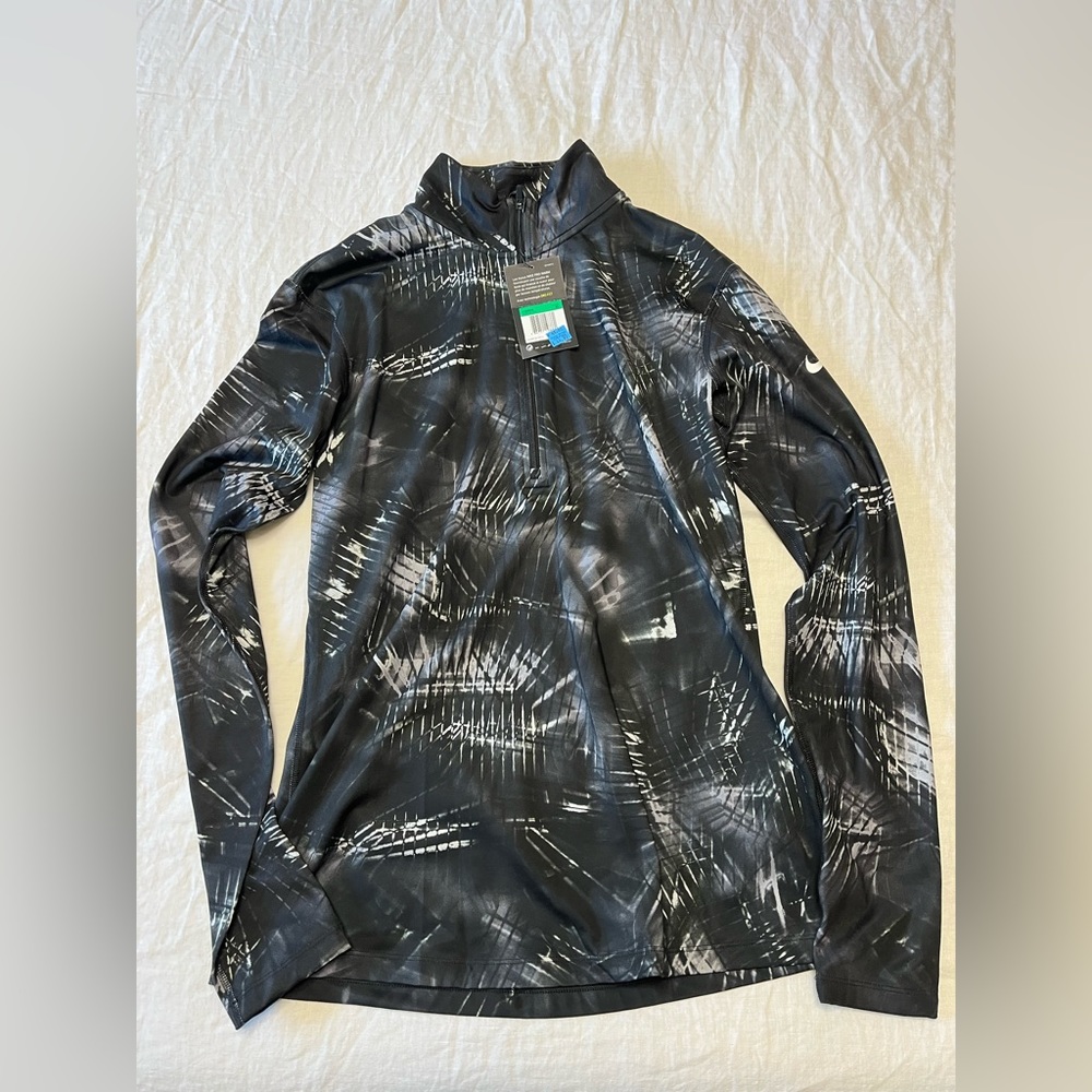 NWT Nike long sleeve top, size XL
